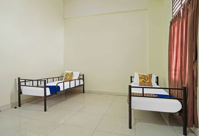 בית מלון כפרי Spot On 91956 Kost Titian Zaman