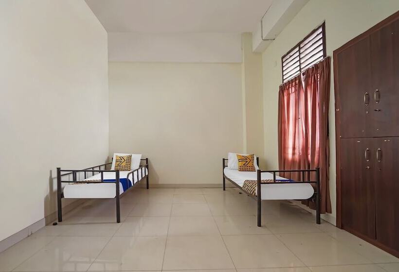 בית מלון כפרי Spot On 91956 Kost Titian Zaman