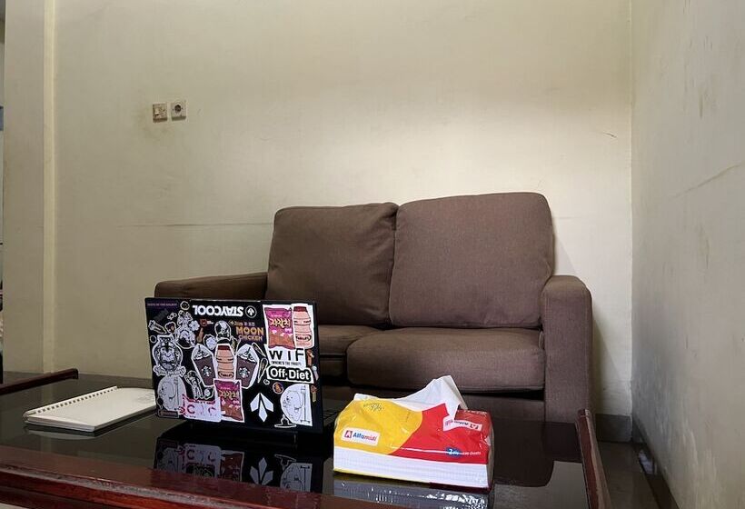 호텔 Spot On 92338 Karin Kost