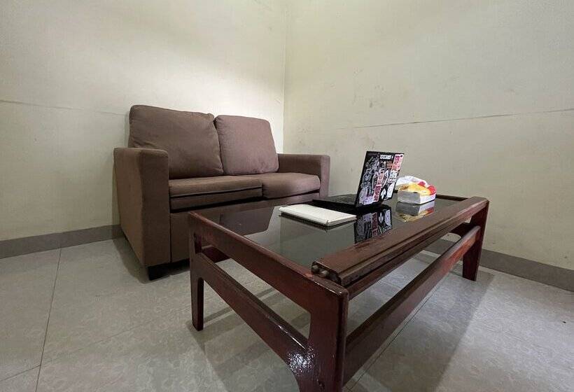 هتل Spot On 92338 Karin Kost