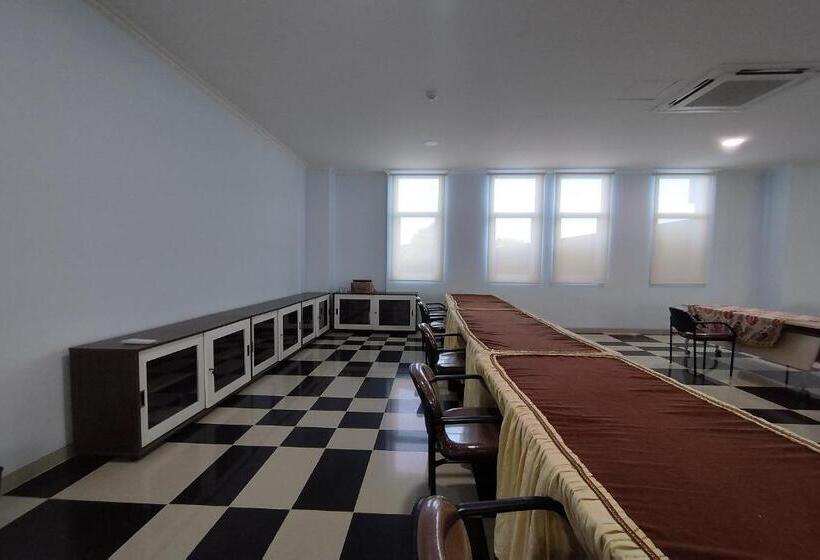 בית מלון כפרי Sutha Inn Syariah