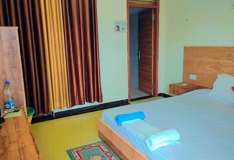 Отель Taj Street Hostel