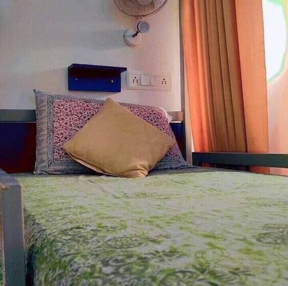 Отель Taj Street Hostel