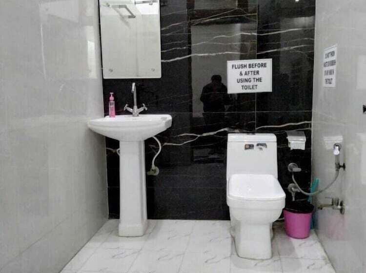 Отель Taj Street Hostel