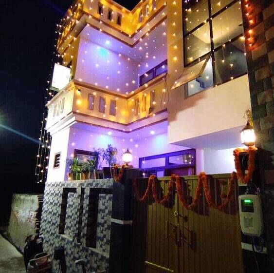 Отель Taj Street Hostel