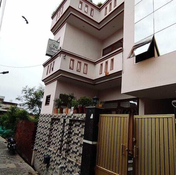 Отель Taj Street Hostel