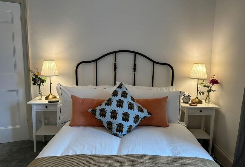 בית מלון כפרי The Victoria