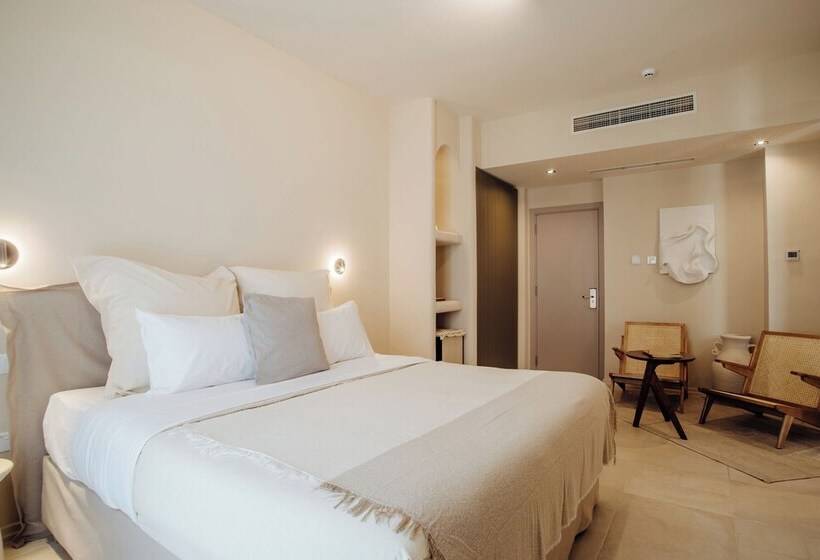 Отель Thymises Boutique