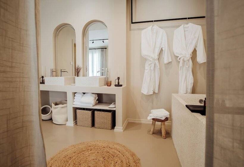 Отель Thymises Boutique