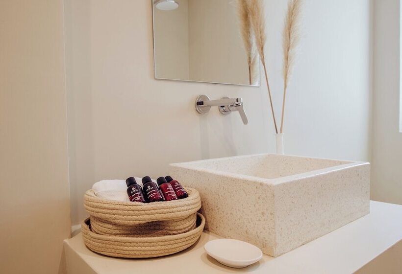 Отель Thymises Boutique