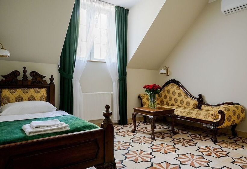 בית מלון כפרי Zielony Kompleks Dwór Ostoya