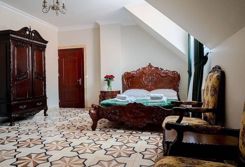 בית מלון כפרי Zielony Kompleks Dwór Ostoya