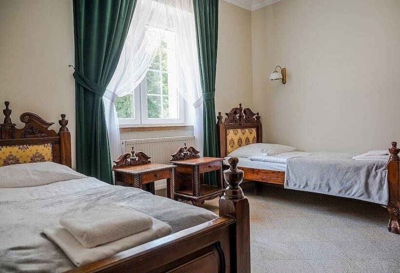 בית מלון כפרי Zielony Kompleks Dwór Ostoya