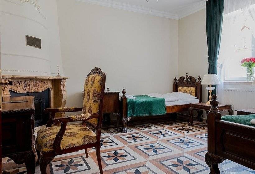 בית מלון כפרי Zielony Kompleks Dwór Ostoya