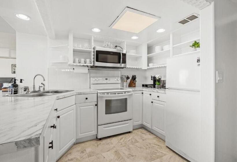 Ilikai Hotel With Ocean View