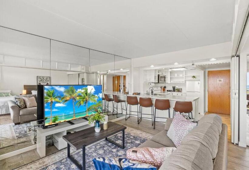 Ilikai Hotel With Ocean View