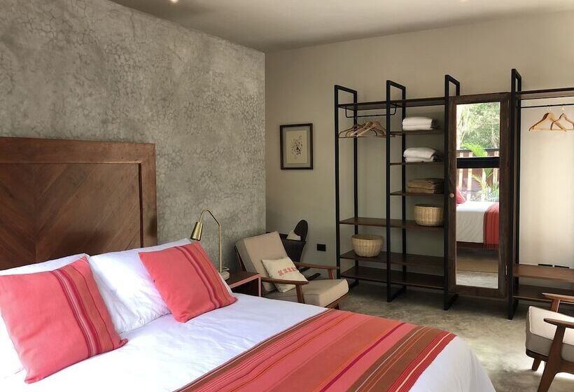 La Casa De María 11:11