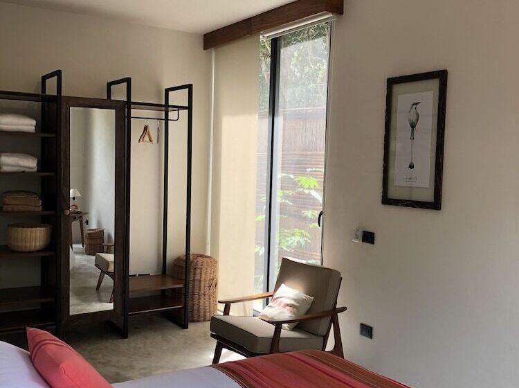 La Casa De María 11:11