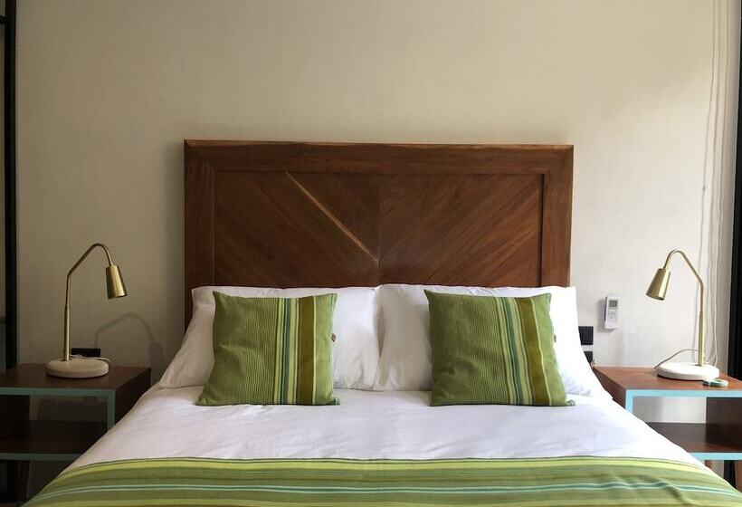 La Casa De María 11:11