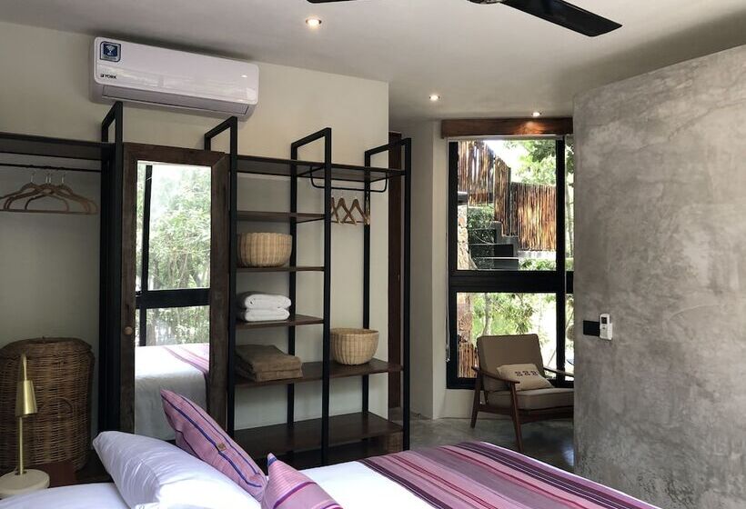 La Casa De María 11:11