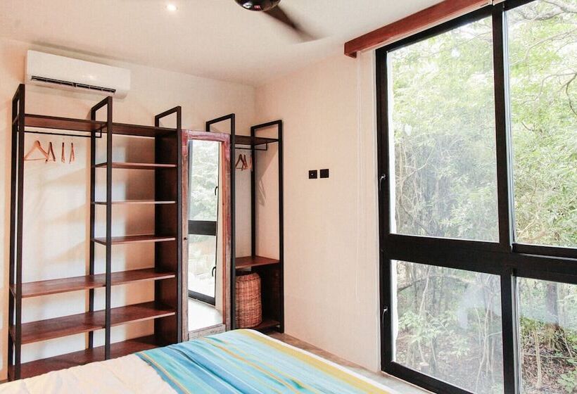 La Casa De María 11:11