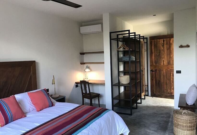 La Casa De María 11:11