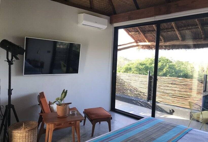 La Casa De María 11:11