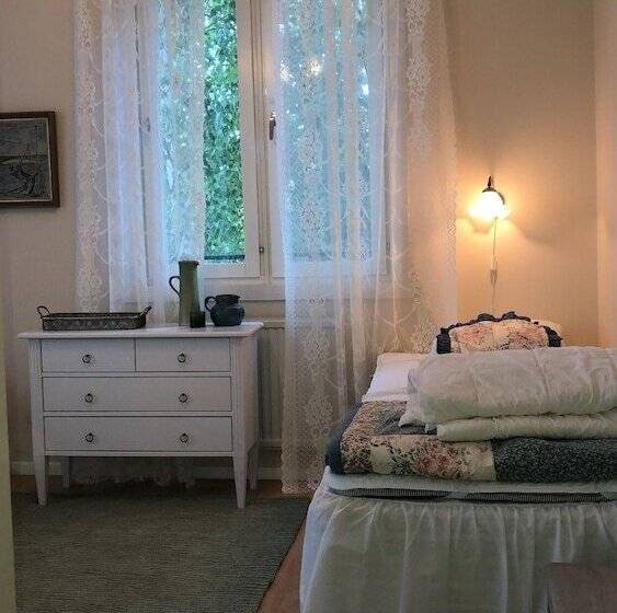 住宿加早餐  Ljusterö Bb