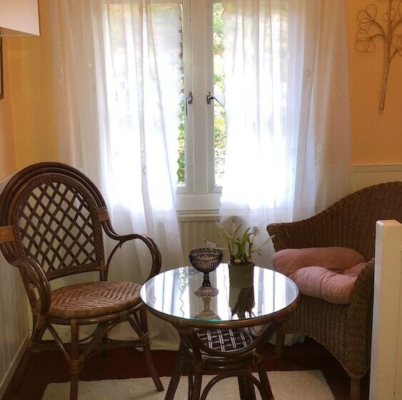 住宿加早餐  Ljusterö Bb