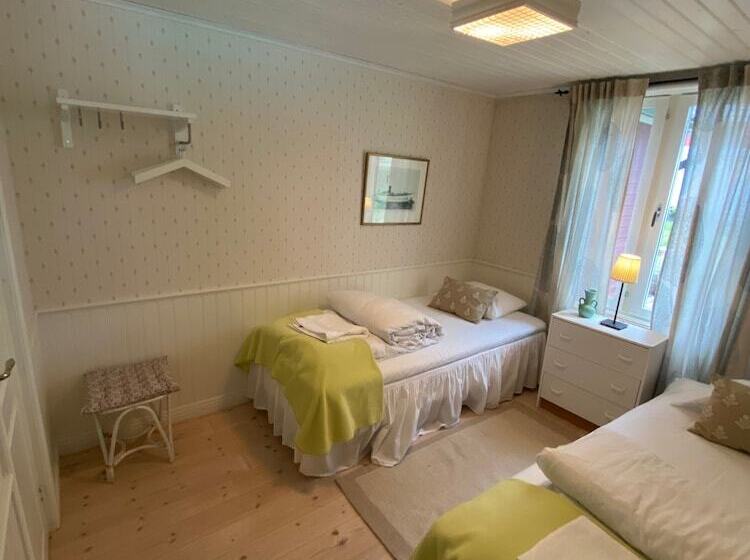 住宿加早餐  Ljusterö Bb