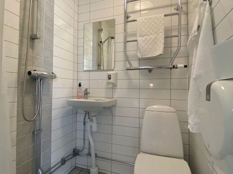 住宿加早餐  Ljusterö Bb