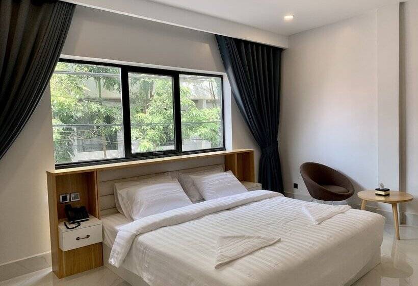 Nicos Hotel And Sky Bar