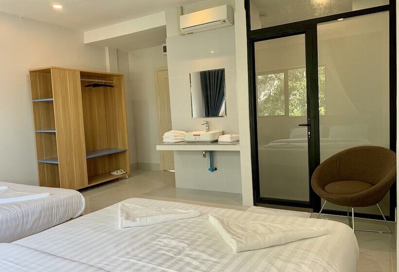 Nicos Hotel And Sky Bar