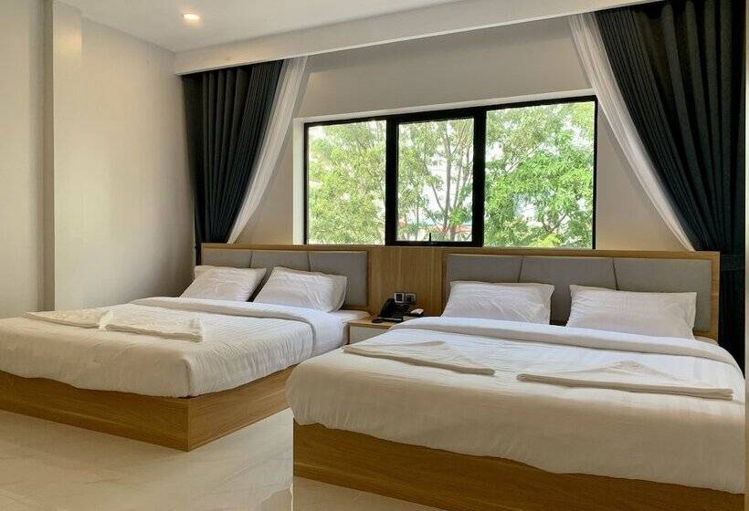 Nicos Hotel And Sky Bar