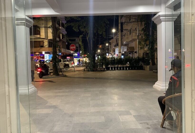 Nicos Hotel And Sky Bar