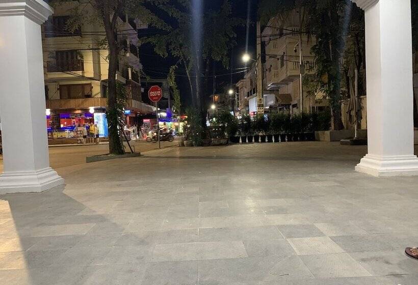 Nicos Hotel And Sky Bar