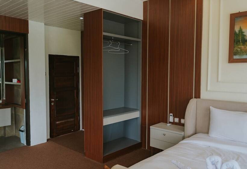 Nirvana Hotel Resort Tetebatu