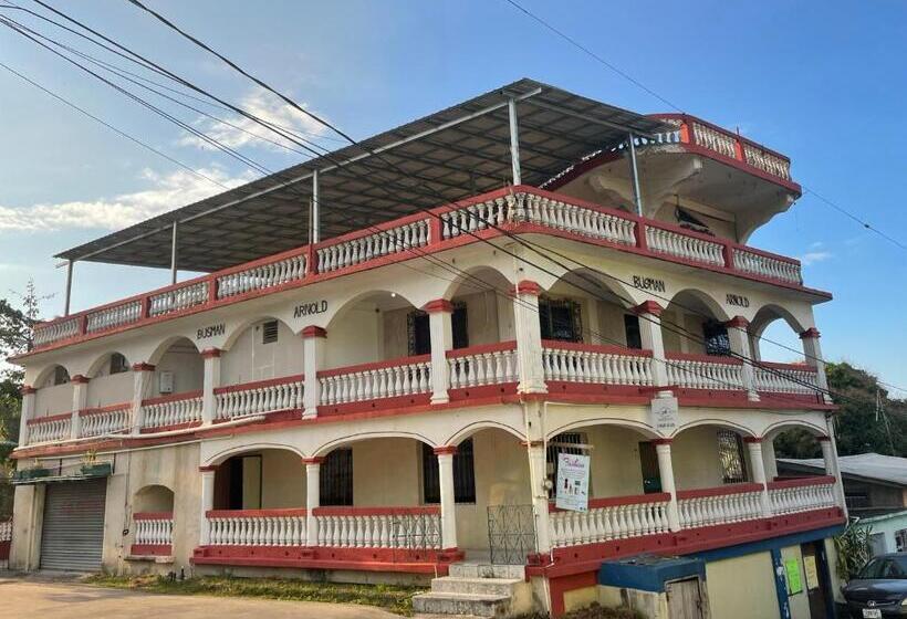 פנסיון Arnold's Guest House