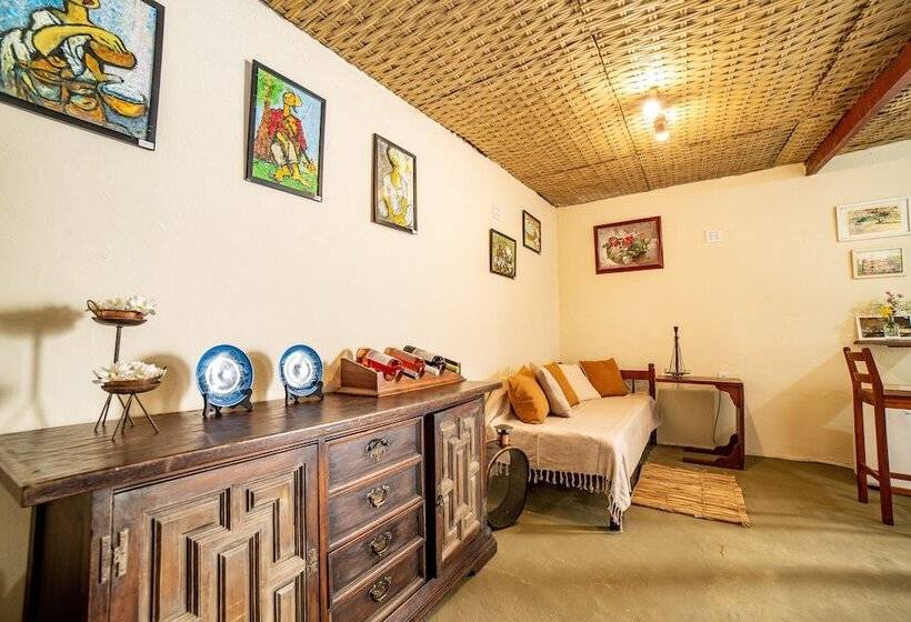 פנסיון Ferraria Guest House