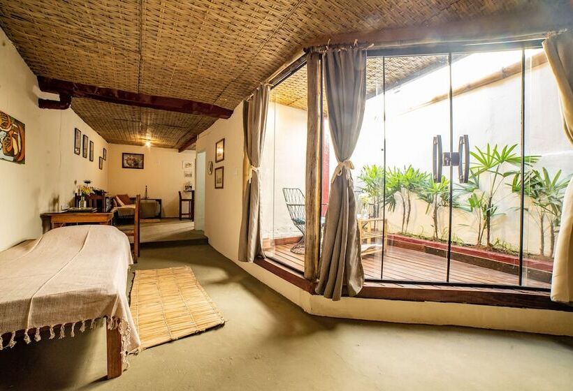 פנסיון Ferraria Guest House