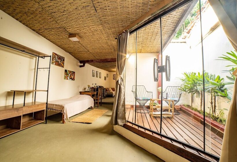 פנסיון Ferraria Guest House