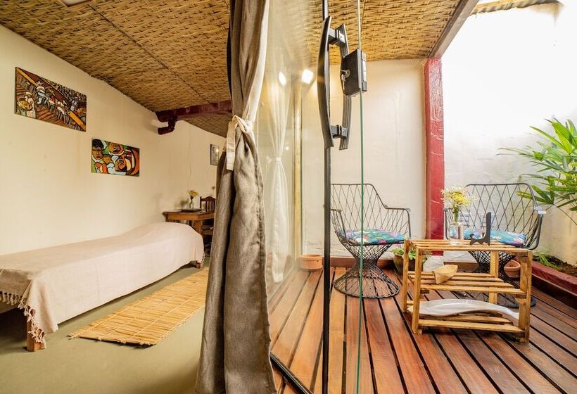 פנסיון Ferraria Guest House