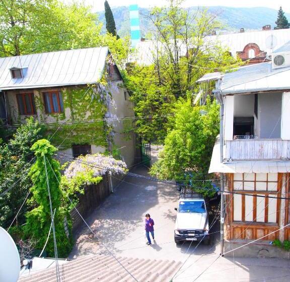 پانسیون Green Stairs Guest House