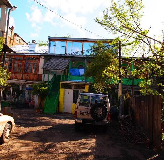 پانسیون Green Stairs Guest House