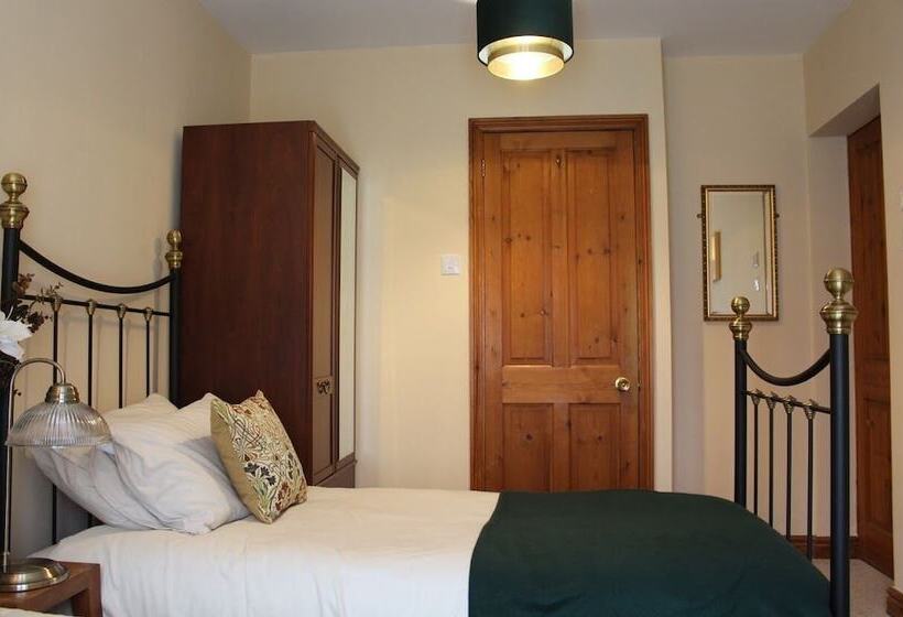 Пансион Holly Lodge