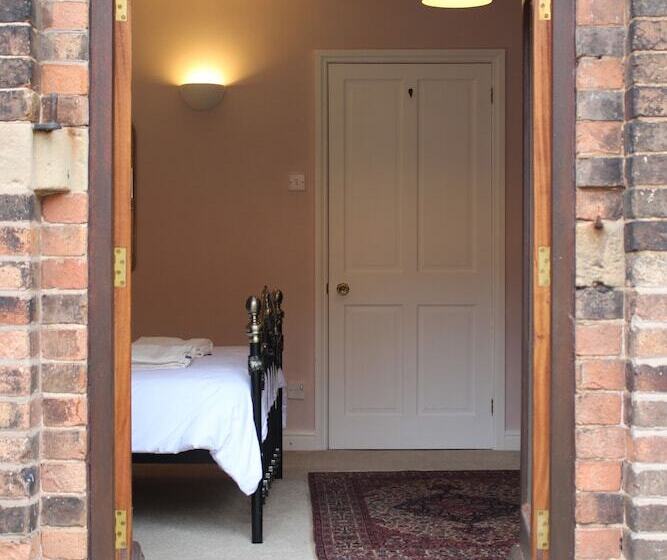 Пансион Holly Lodge