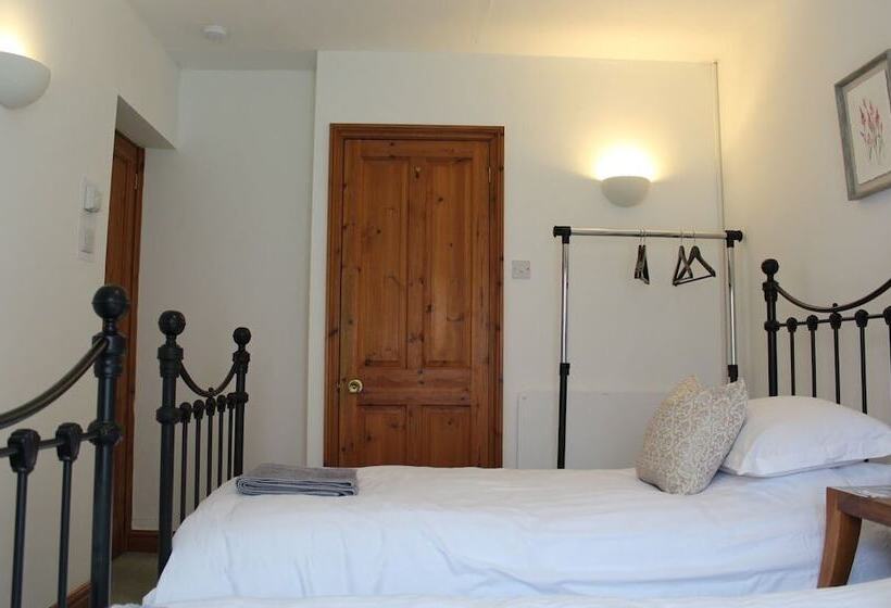 Пансион Holly Lodge