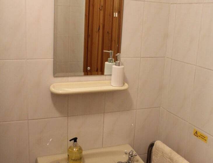 Пансион Holly Lodge