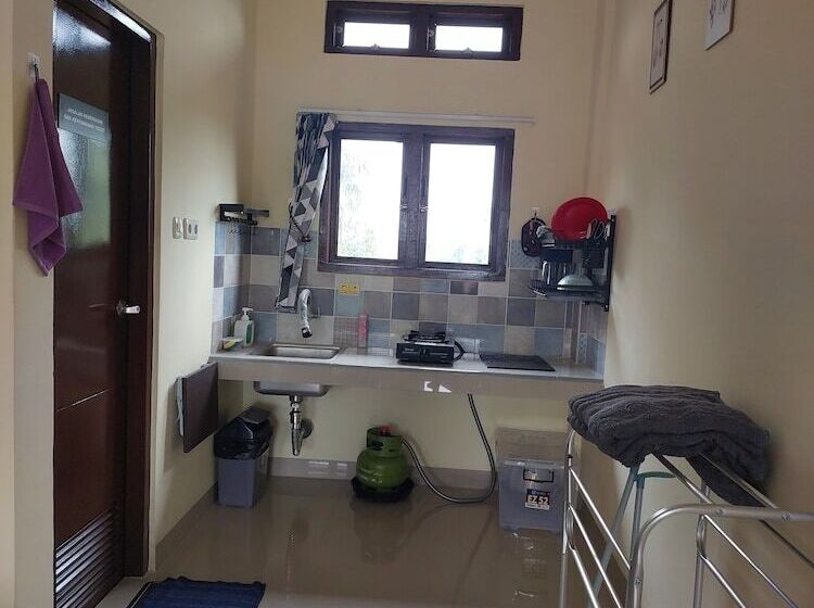 Пансион Rirera Guest House Bogor