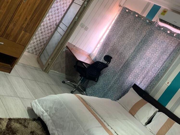 پانسیون Maxjen Haven Guest House